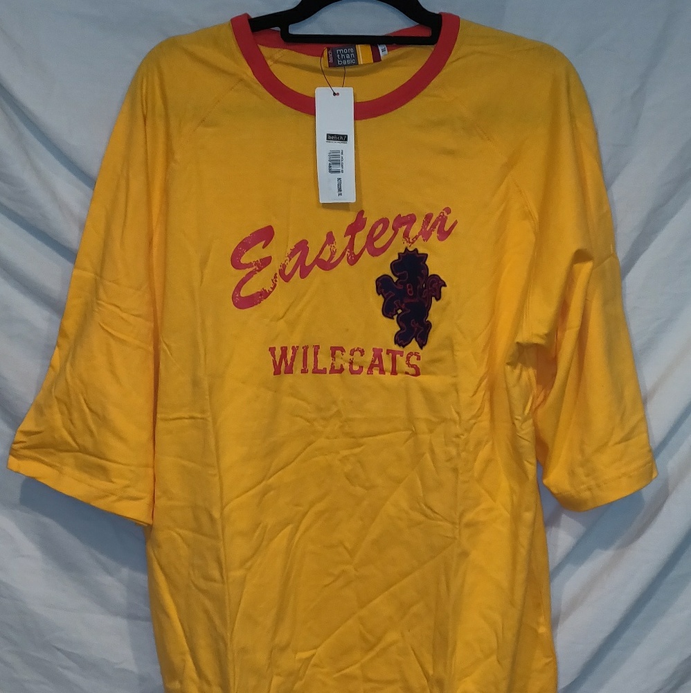 Bench Graphic Tee XL (NWT)